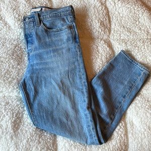 Levi’s ankle cropped wedgie blue jeans